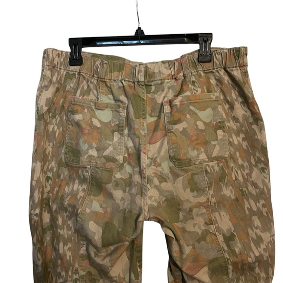 LOGO by Lori Goldstein Green and Brown Cargo Pants - Picture 4 of 9